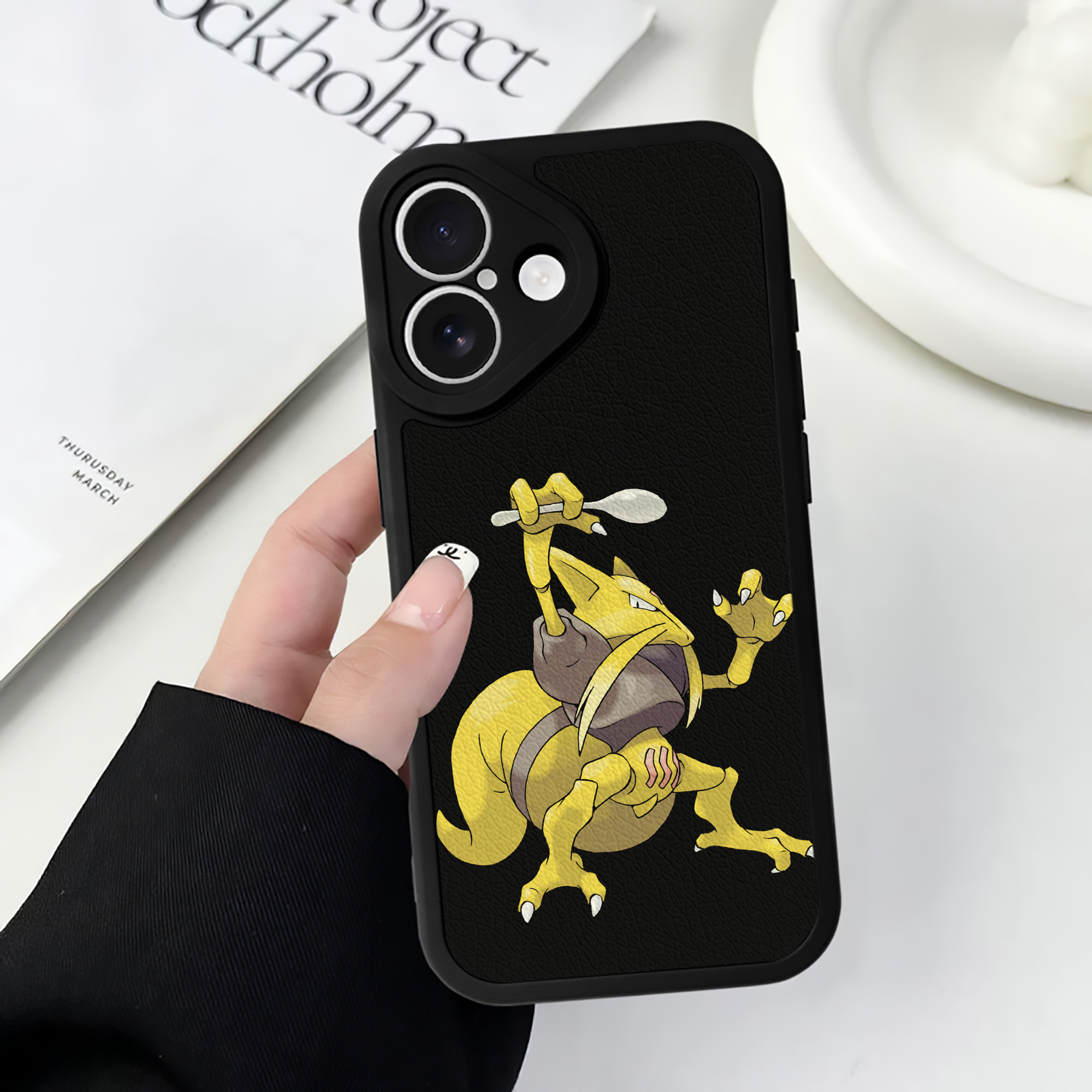 （画像用） ポケットモンスター Pokémon 【iPhone 16シリーズ対応】シリコンスマホケース（レザー調） 材質：シリコン